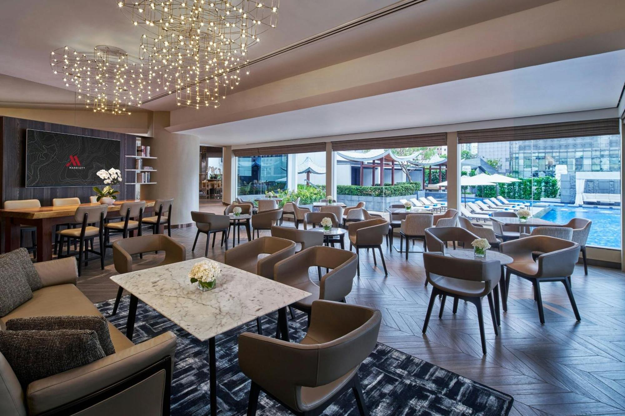 Executive Room High Floor Club Lounge Access